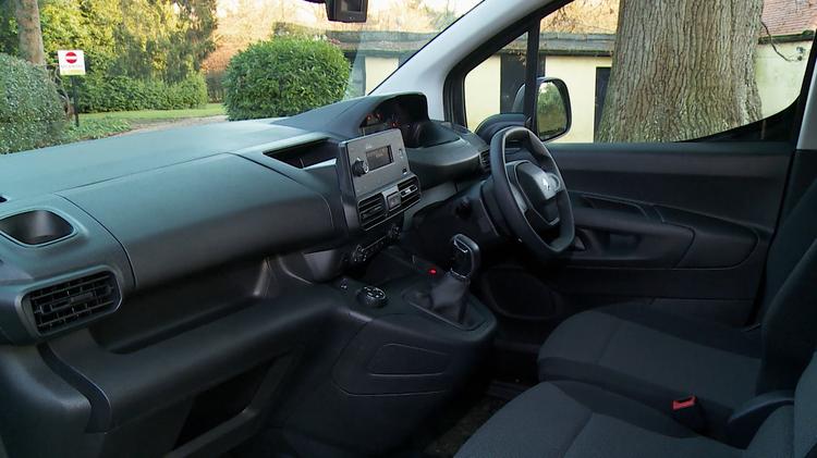 PEUGEOT e-PARTNER STANDARD 100kW 52kWh Professional Plus Van Auto